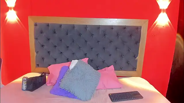 Xiomara Stwart online show from November 2025 07:18:02 PM