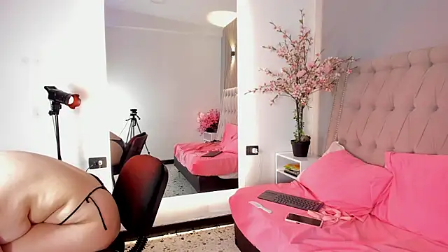 Xiomara Stwart online show from November 2025 07:42:01 AM