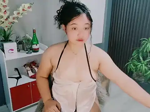 UrFavouriteCravings online show from December 2025 01:15:02 AM