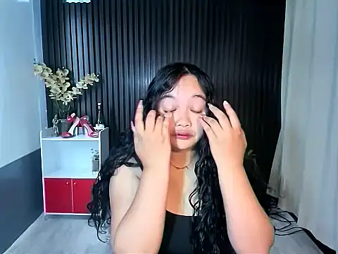 UrFavouriteCravings online show from November 2025 01:21:02 AM