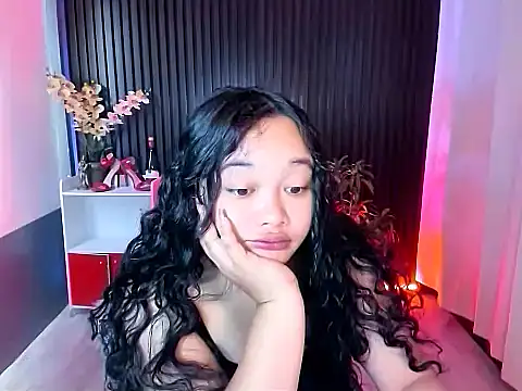 UrFavouriteCravings online show from November 2025 12:47:02 AM