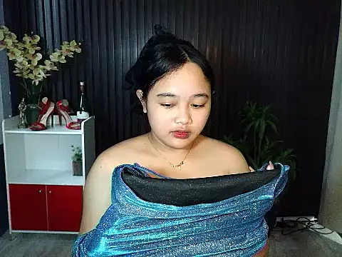 UrFavouriteCravings online show from November 2025 12:47:02 AM