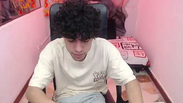 Snapshot of Liil_boy chatting on October 2025 03:54:02 AM Liil boy online show from October 2025 03:54:02 AM