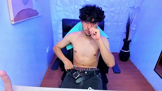 Liil boy online show from November 2025 03:32:02 AM