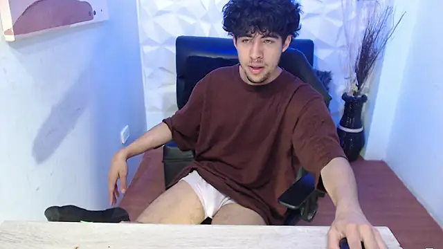 Snapshot of Liil_boy chatting on October 2025 04:25:02 AM Liil boy online show from October 2025 04:25:02 AM