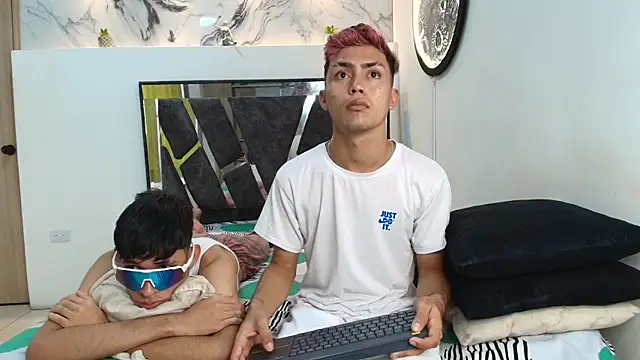 VERY HOT GUYS online show from November 2025 01:32:02 PM