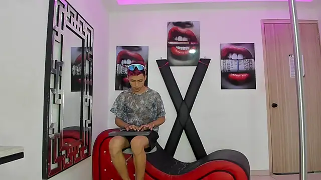 VERY HOT GUYS online show from November 2025 01:32:02 AM