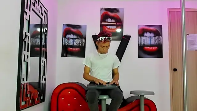 VERY HOT GUYS online show from October 2025 01:26:01 AM