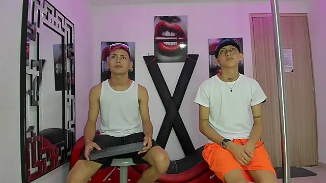 VERY HOT GUYS online show from November 2025 01:32:02 AM