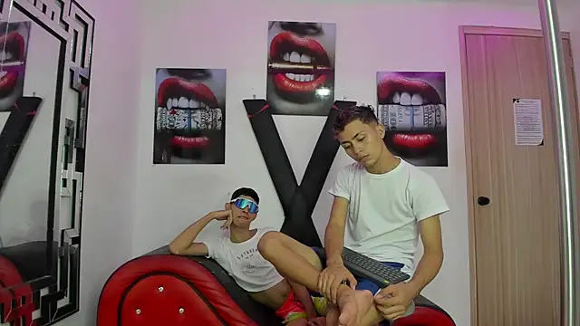 VERY HOT GUYS online show from November 2025 02:44:02 AM