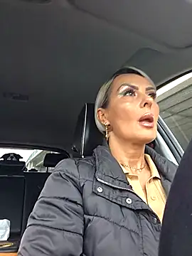 Snapshot of KirraWhite chatting on October 2025 06:58:02 AM KirraWhite online show from October 2025 06:58:02 AM