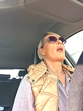 Snapshot of KirraWhite chatting on November 2025 07:35:01 AM KirraWhite online show from November 2025 07:35:01 AM