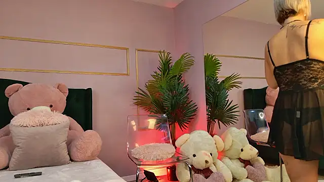 KirraWhite online show from February 2026 05:26:02 AM