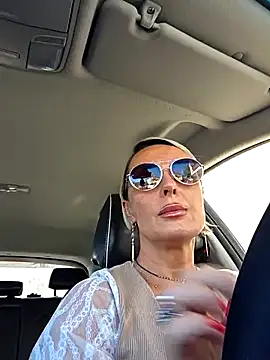 Snapshot of KirraWhite chatting on October 2025 10:23:02 AM KirraWhite online show from October 2025 10:23:02 AM