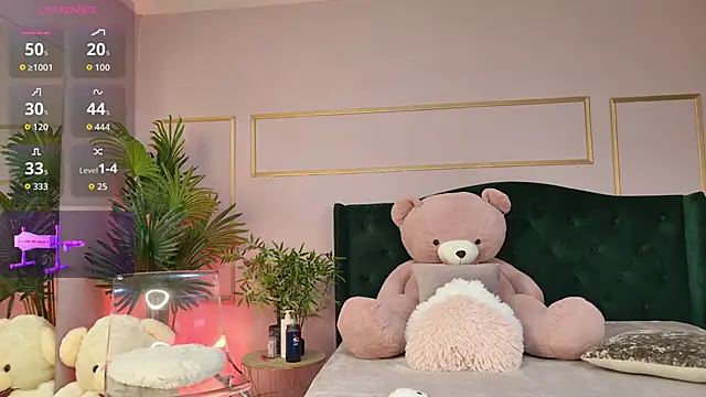 KirraWhite online show from April 2026 05:03:01 AM