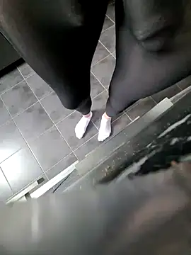 Snapshot of rezzzze chatting on November 2025 08:30:02 AM rezzzze online show from November 2025 08:30:02 AM