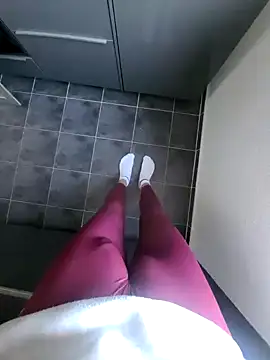 Snapshot of rezzzze chatting on November 2025 10:27:01 AM rezzzze online show from November 2025 10:27:01 AM