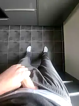 Snapshot of rezzzze chatting on November 2025 11:36:02 AM rezzzze online show from November 2025 11:36:02 AM