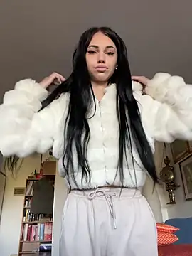 Snapshot of ilariea_girl chatting on October 2025 07:27:01 AM ilariea girl online show from October 2025 07:27:01 AM