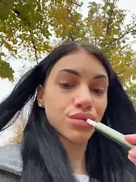 Snapshot of ilariea_girl chatting on October 2025 01:32:01 PM ilariea girl online show from October 2025 01:32:01 PM