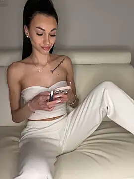 Snapshot of ilariea_girl chatting on February 2026 08:08:01 PM ilariea girl online show from February 2026 08:08:01 PM