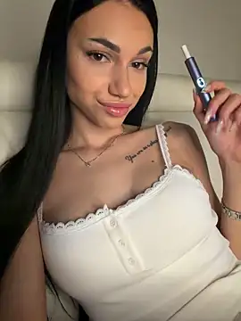 Snapshot of ilariea_girl chatting on February 2026 09:58:02 PM ilariea girl online show from February 2026 09:58:02 PM