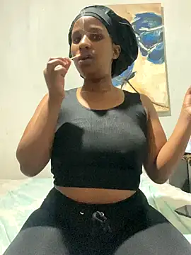 Snapshot of MissBubbles04 chatting on November 2025 07:08:02 PM MissBubbles04 online show from November 2025 07:08:02 PM