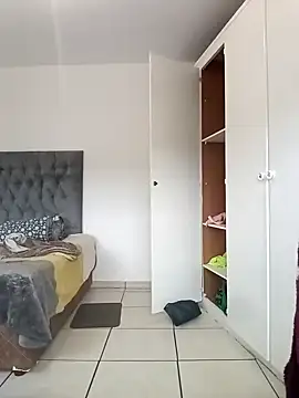 Snapshot of MissBubbles04 chatting on October 2025 05:09:02 AM MissBubbles04 online show from October 2025 05:09:02 AM