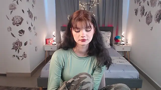 Snapshot of MileyRood chatting on October 2025 11:13:01 PM MileyRood online show from October 2025 11:13:01 PM