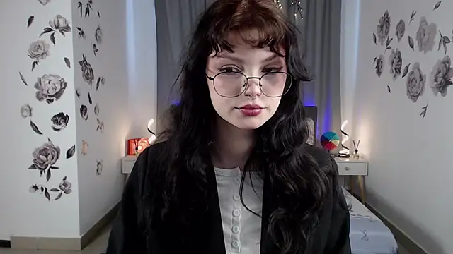 Snapshot of MileyRood chatting on October 2025 11:19:02 PM MileyRood online show from October 2025 11:19:02 PM