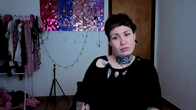 Senorita  Dakota online show from November 2025 12:42:01 PM