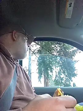 DeeBestEver online show from November 2025 03:04:02 PM