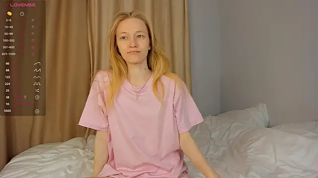 Snapshot of LoversFire chatting on November 2025 12:39:02 PM LoversFire online show from November 2025 12:39:02 PM