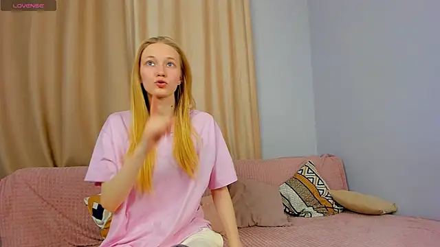 Snapshot of LoversFire chatting on November 2025 03:18:01 PM LoversFire online show from November 2025 03:18:01 PM