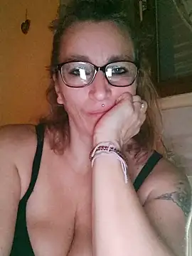 Fifi83Bell online show from December 2025 10:45:02 PM