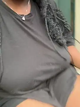 Snapshot of nanaisbackk chatting on February 2026 12:05:02 PM nanaisbackk online show from February 2026 12:05:02 PM