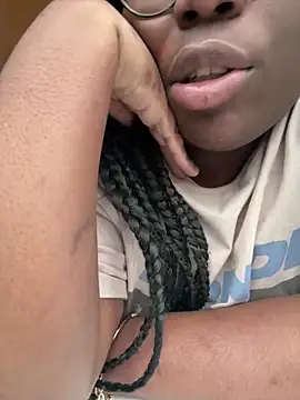 Snapshot of nanaisbackk chatting on November 2025 01:32:02 PM nanaisbackk online show from November 2025 01:32:02 PM