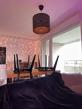 Snapshot of LaPetiteKim chatting on December 2025 01:00:01 PM LaPetiteKim online show from December 2025 01:00:01 PM