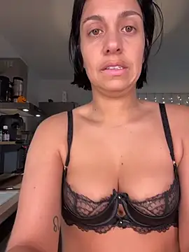 Snapshot of LaPetiteKim chatting on December 2025 08:57:01 AM LaPetiteKim online show from December 2025 08:57:01 AM