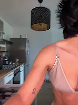 LaPetiteKim online show from April 2026 10:11:01 AM