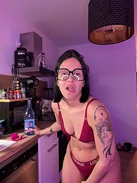 Snapshot of LaPetiteKim chatting on February 2026 08:37:01 PM LaPetiteKim online show from February 2026 08:37:01 PM