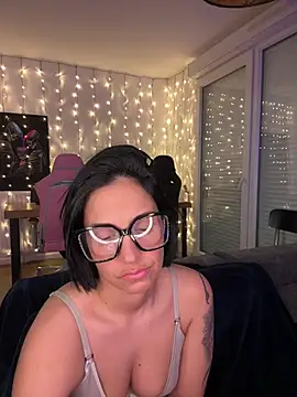 Snapshot of LaPetiteKim chatting on February 2026 08:08:01 PM LaPetiteKim online show from February 2026 08:08:01 PM