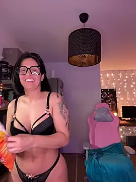 Snapshot of LaPetiteKim chatting on February 2026 08:31:02 PM LaPetiteKim online show from February 2026 08:31:02 PM