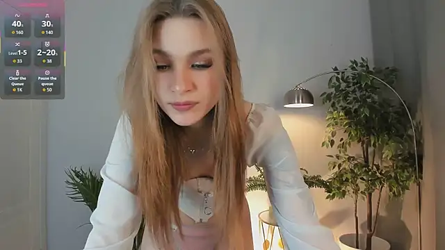 Snapshot of PollyMayer chatting on November 2025 09:04:01 PM PollyMayer online show from November 2025 09:04:01 PM