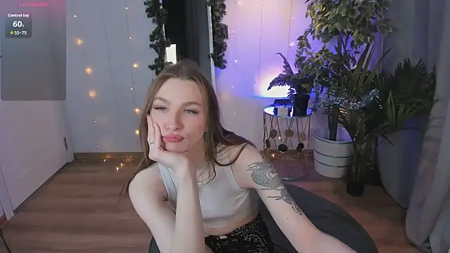 Snapshot of PollyMayer chatting on December 2025 08:47:01 PM PollyMayer online show from December 2025 08:47:01 PM