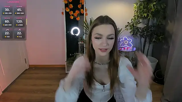 Snapshot of PollyMayer chatting on October 2025 08:41:02 PM PollyMayer online show from October 2025 08:41:02 PM