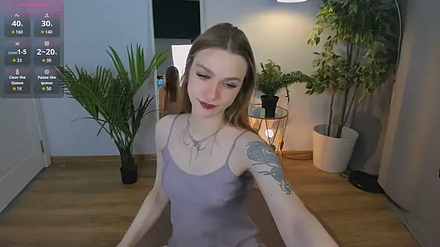 Snapshot of PollyMayer chatting on November 2025 09:04:02 PM PollyMayer online show from November 2025 09:04:02 PM