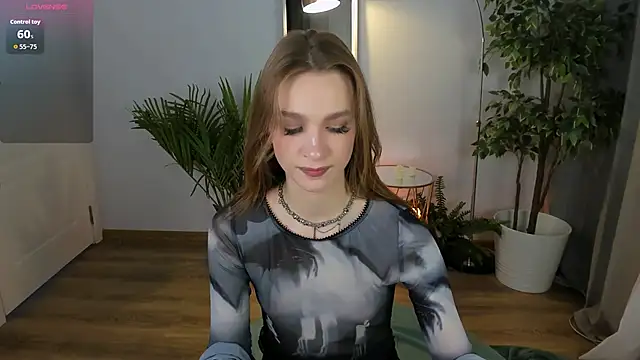 Snapshot of PollyMayer chatting on November 2025 08:46:01 PM PollyMayer online show from November 2025 08:46:01 PM