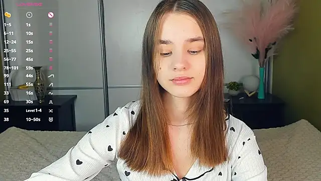 JinnyMcie online show from April 2026 10:50:01 AM