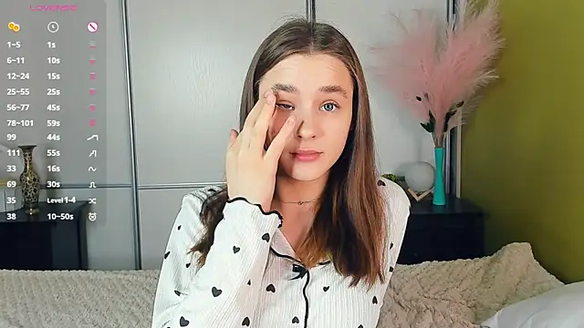 JinnyMcie online show from April 2026 07:48:02 AM